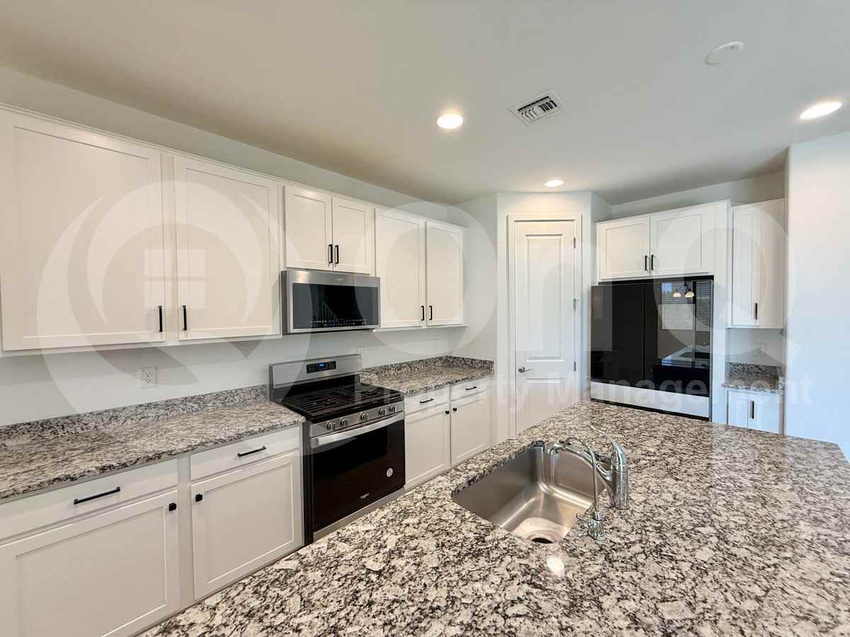 11245 E Unity Ave - Photo 3 of 31