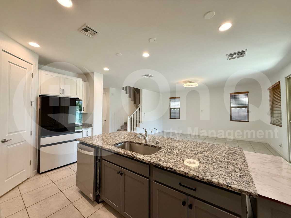 11245 E Unity Ave - Photo 5 of 31
