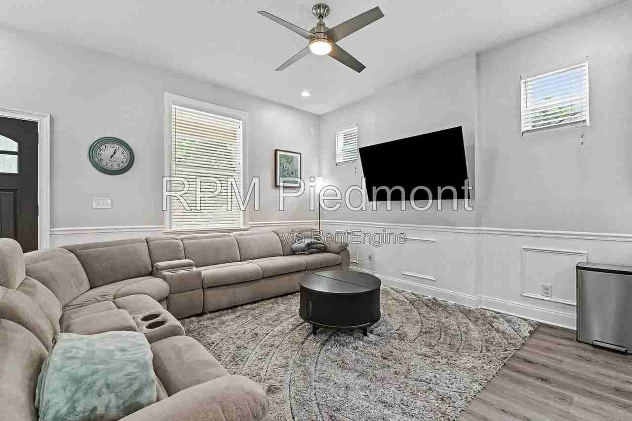 1356 Chambers Ave - Photo 2 of 34