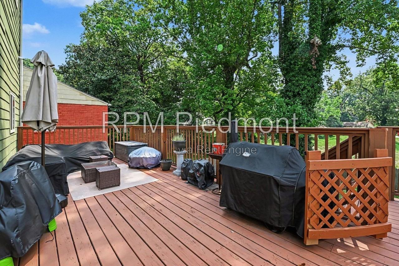 1356 Chambers Ave - Photo 5 of 34