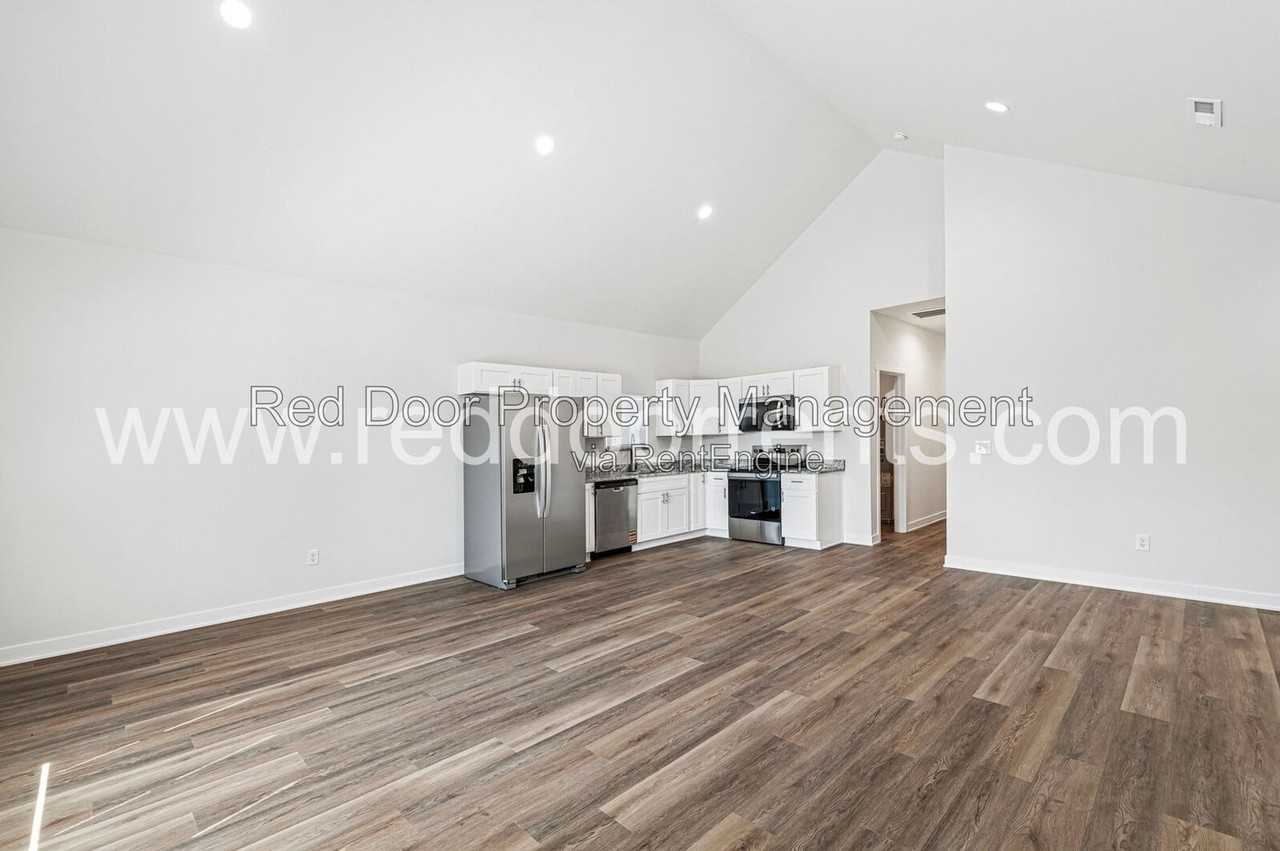 728 Parkway Ave - Photo 6 of 23