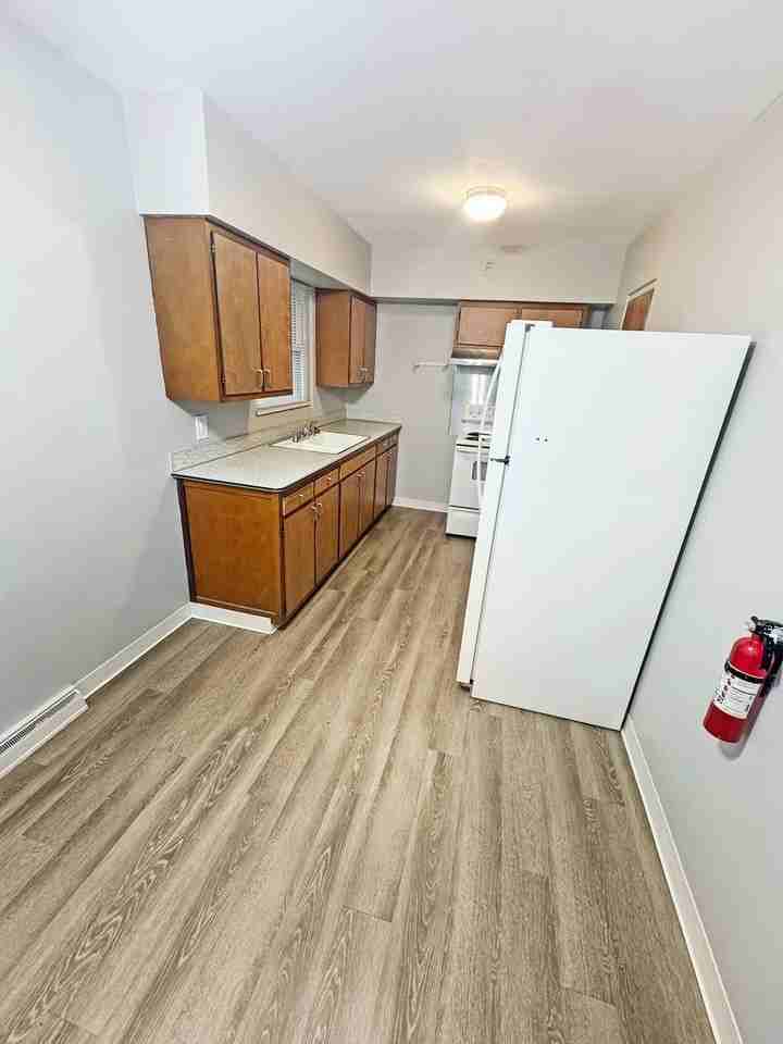 2715 S Burdick St - Photo 2 of 8