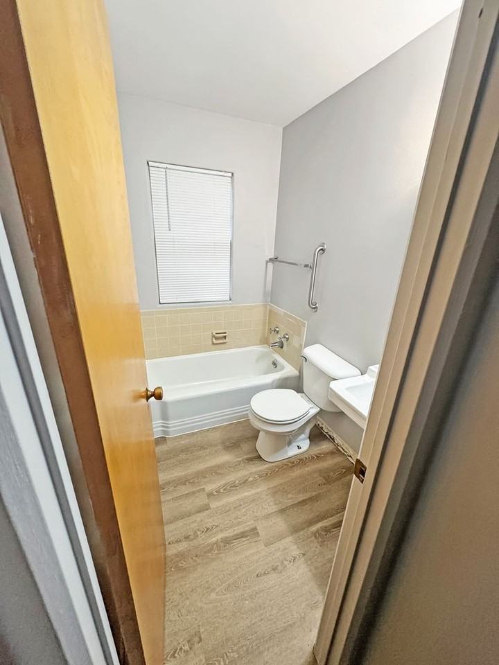 2715 S Burdick St - Photo 4 of 8