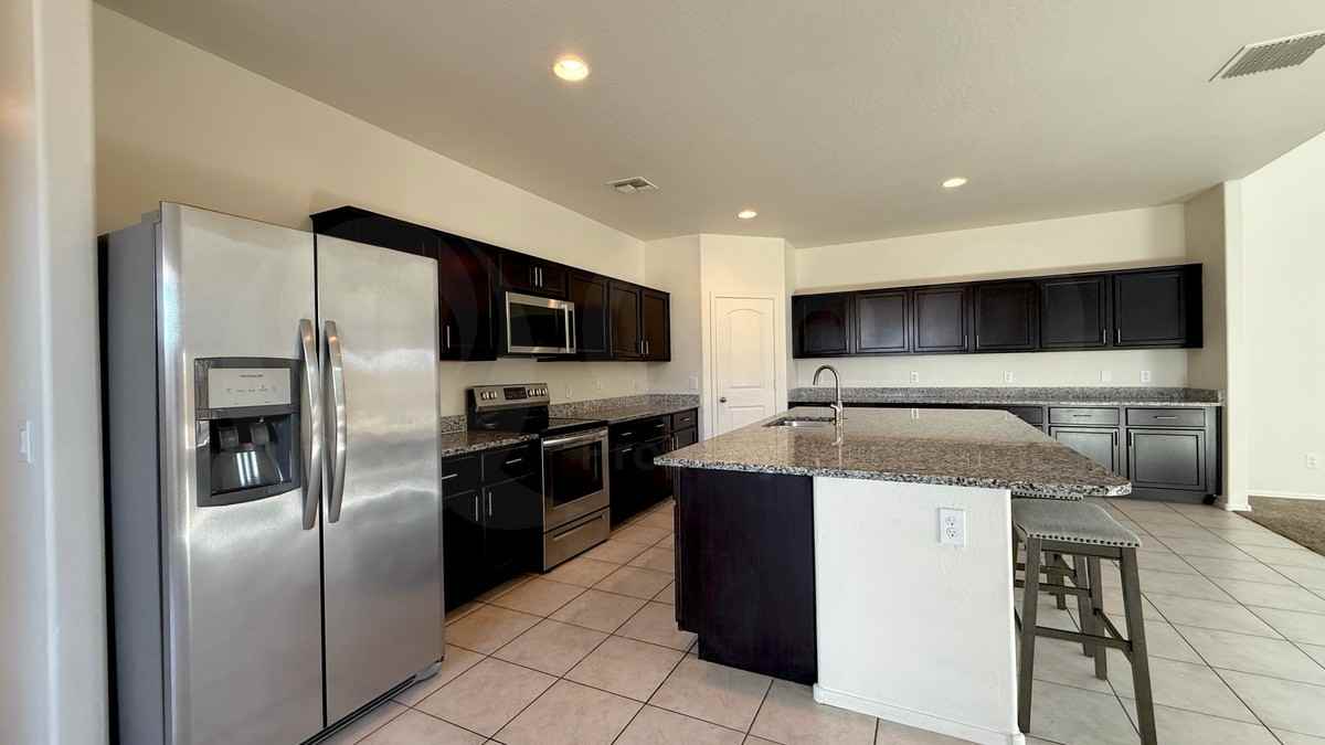 42002 W Lunar St - Photo 6 of 35
