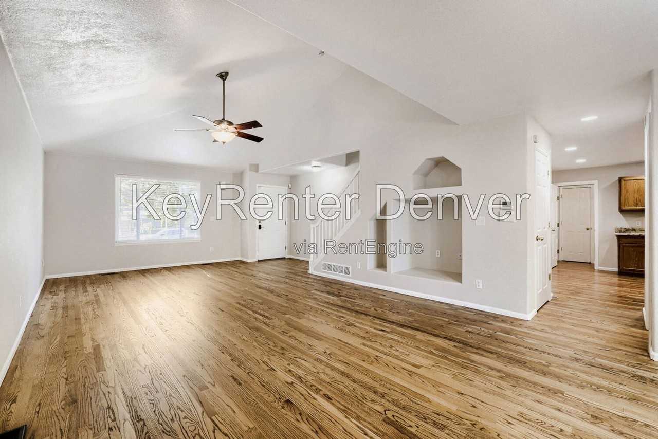2493 Eaton St - Photo 4 of 23