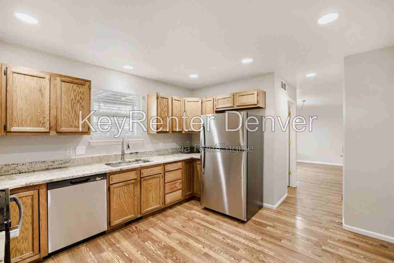 2493 Eaton St - Photo 6 of 23