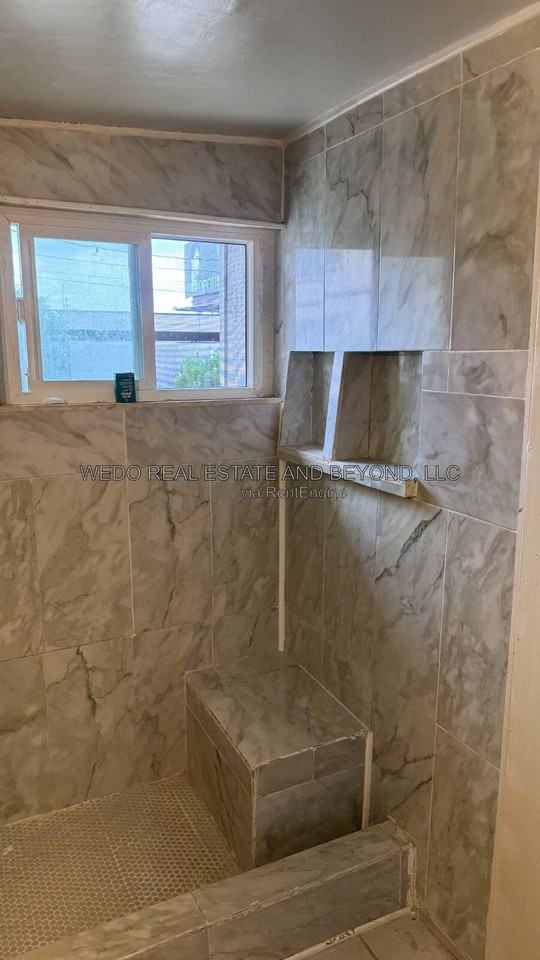 2102 W Mariposa St #10 - Photo 5 of 8