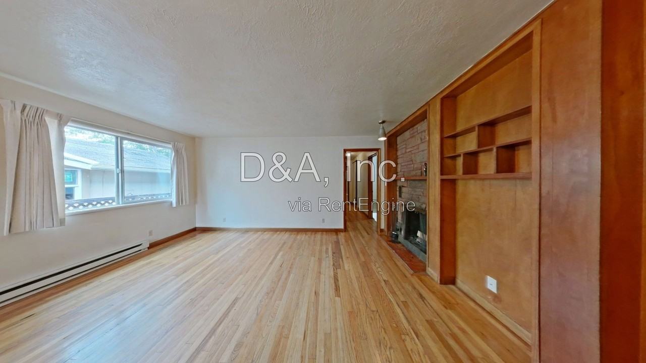 733 Nw 15th St - Photo 3 of 13