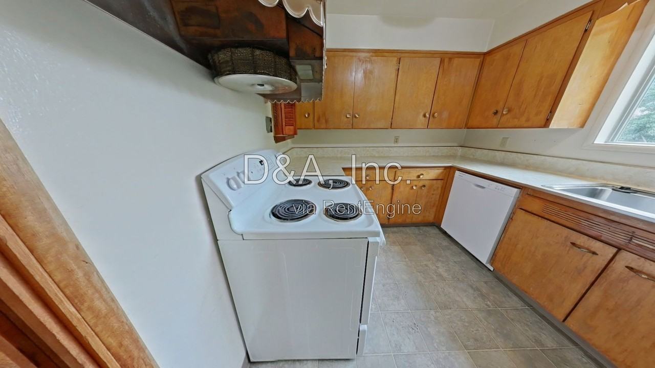 733 Nw 15th St - Photo 4 of 13