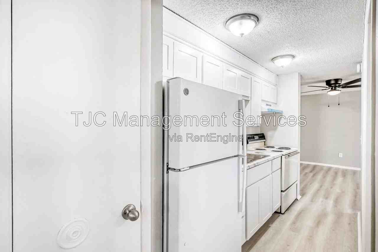 1138 N Corona St #206 - Photo 5 of 22