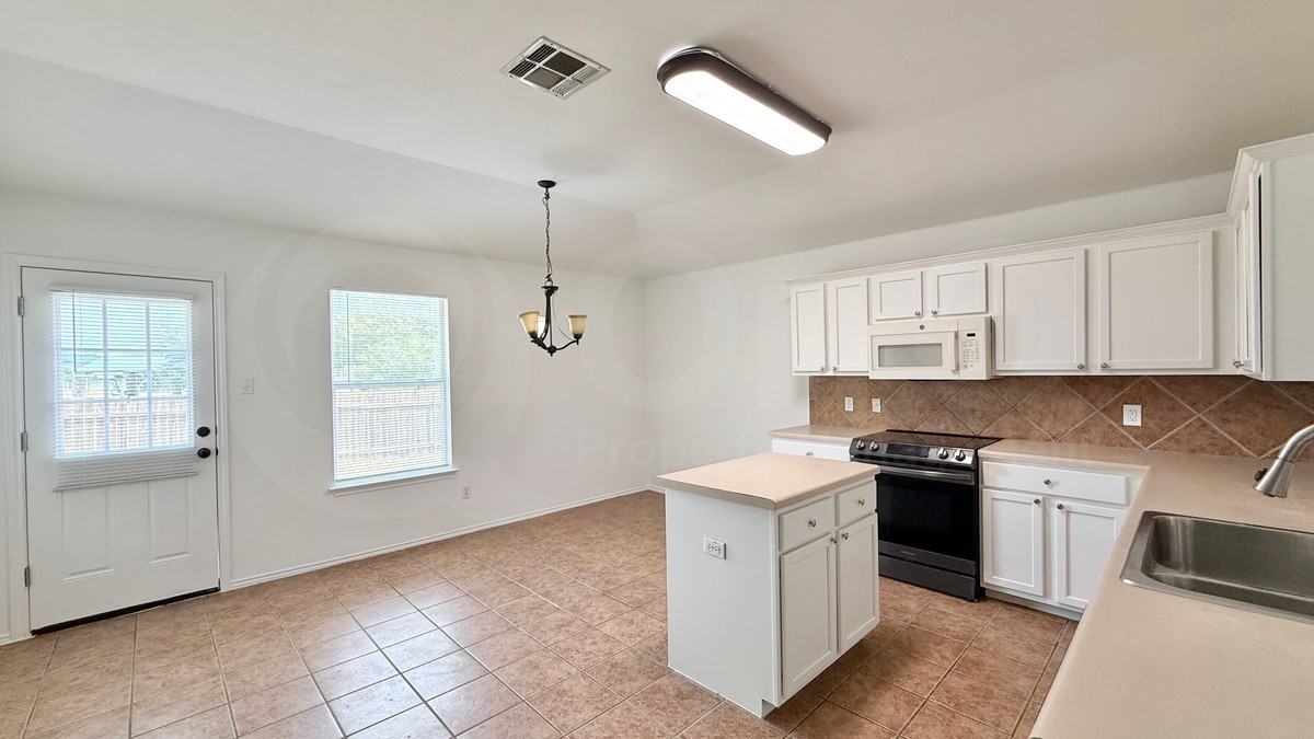 1201 Kenneys Way - Photo 5 of 19