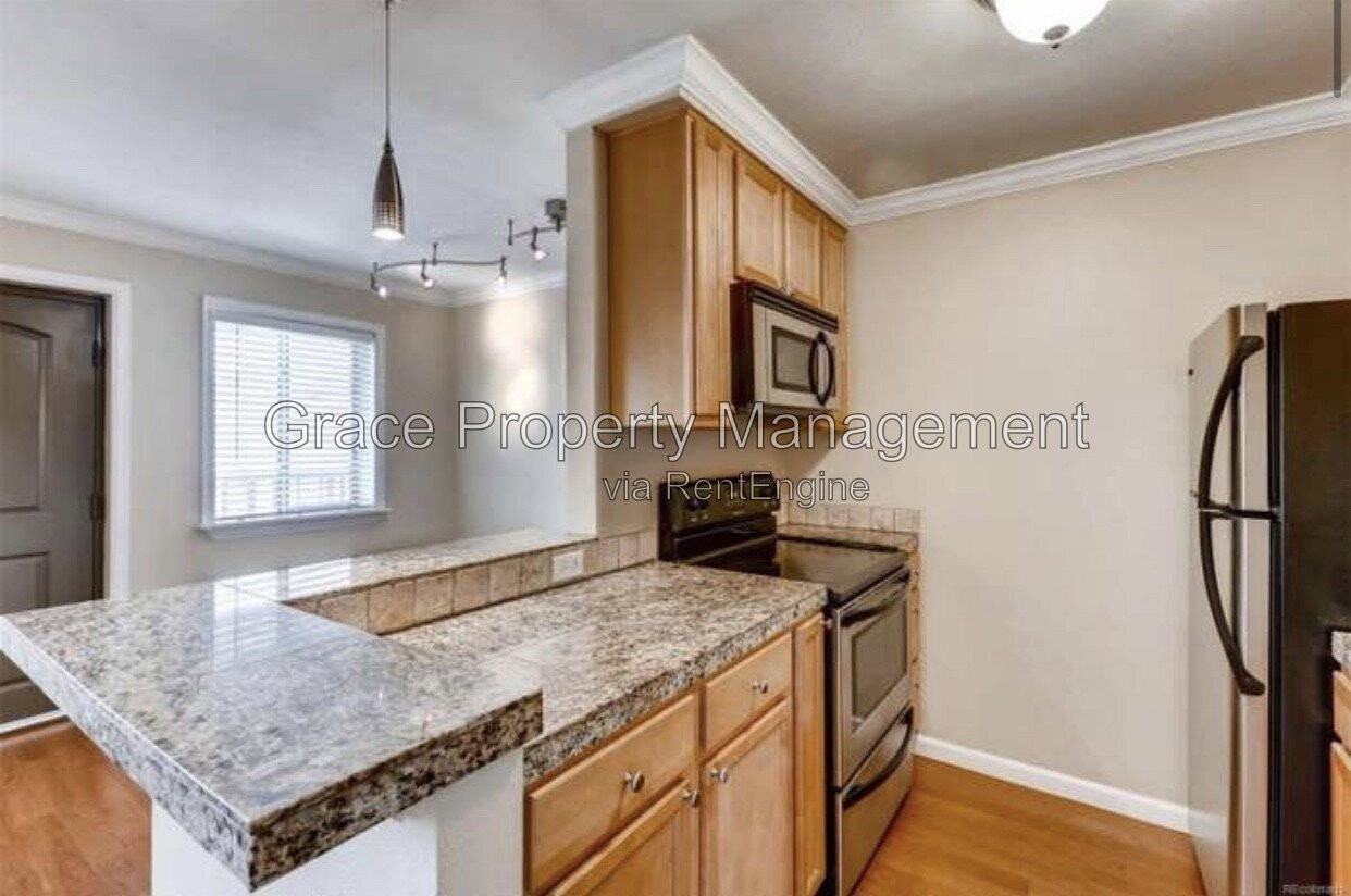 1062 Josephine St #9 - Photo 6 of 18
