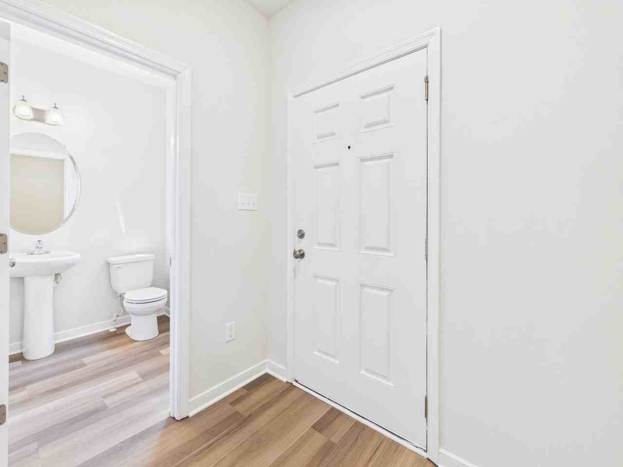 208 Obrien Rd - Photo 7 of 40