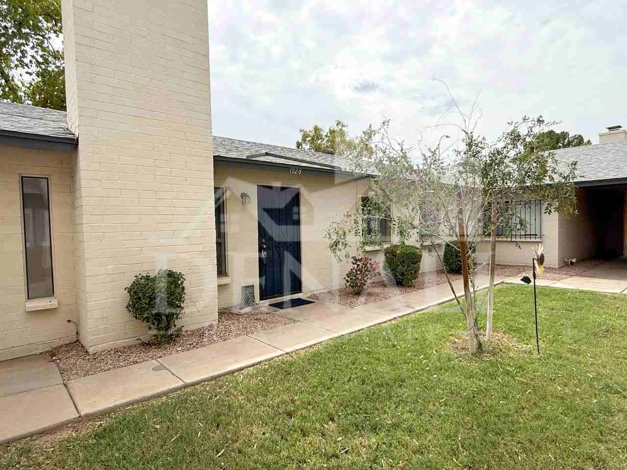 1028 W Malibu Dr - Photo 4 of 21