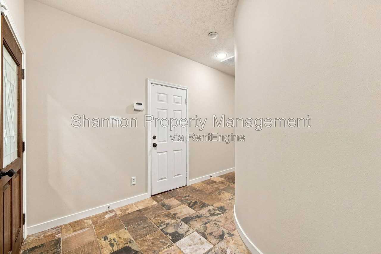 1333 W 21st St #B - Photo 7 of 36