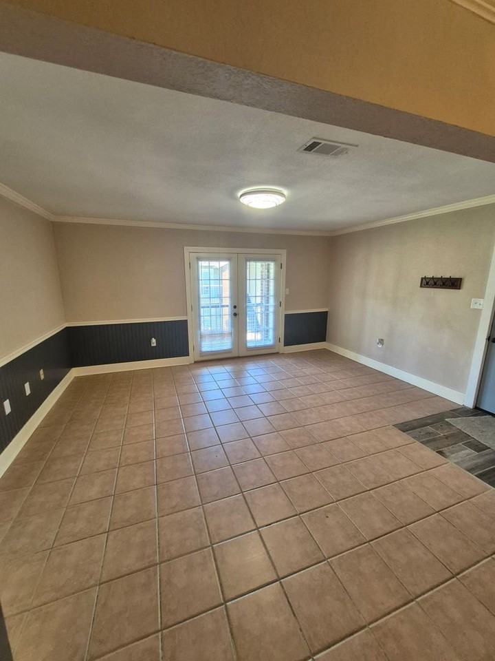West Towne Apartments - Photo 7 of 13