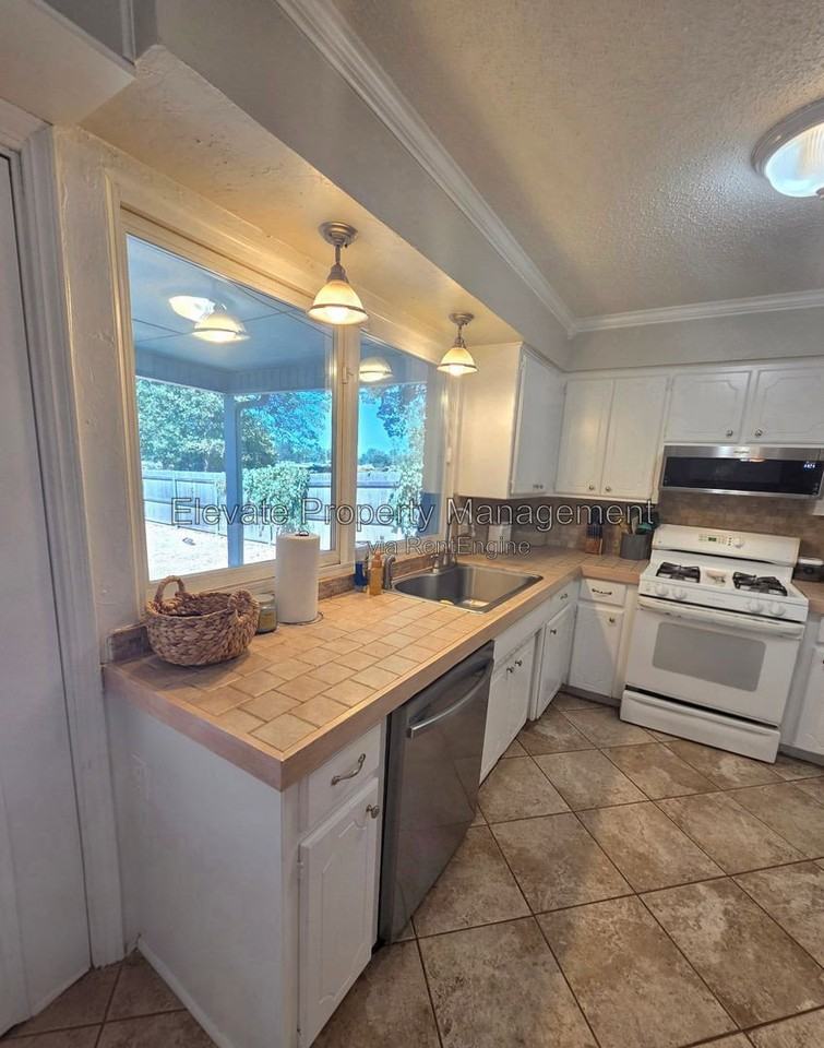 4225 Clendon Way - Photo 4 of 22