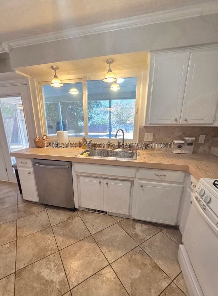 4225 Clendon Way - Photo 7 of 22