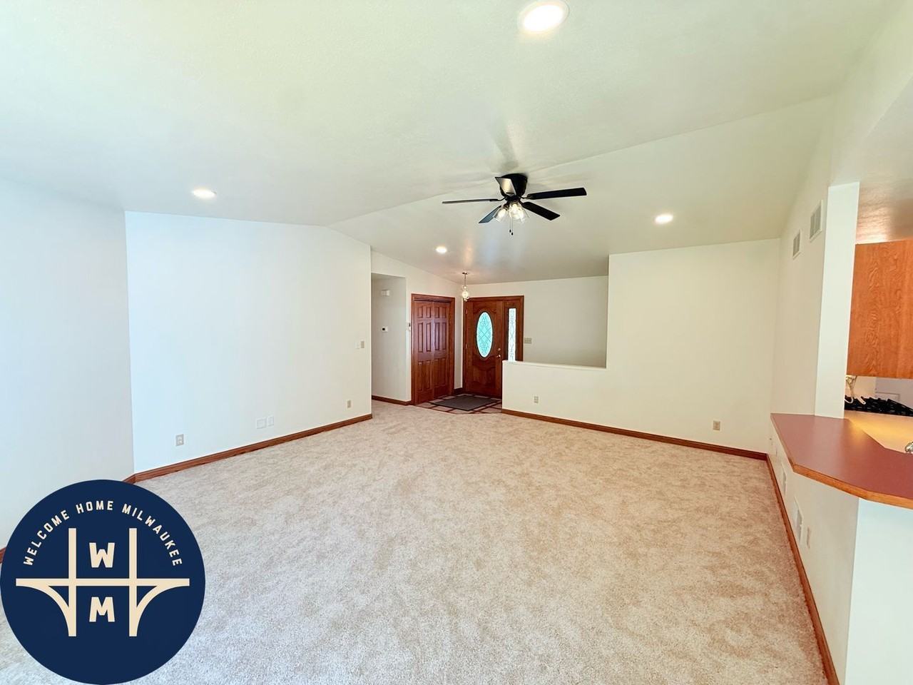 10719 W Calumet Rd - Photo 3 of 20