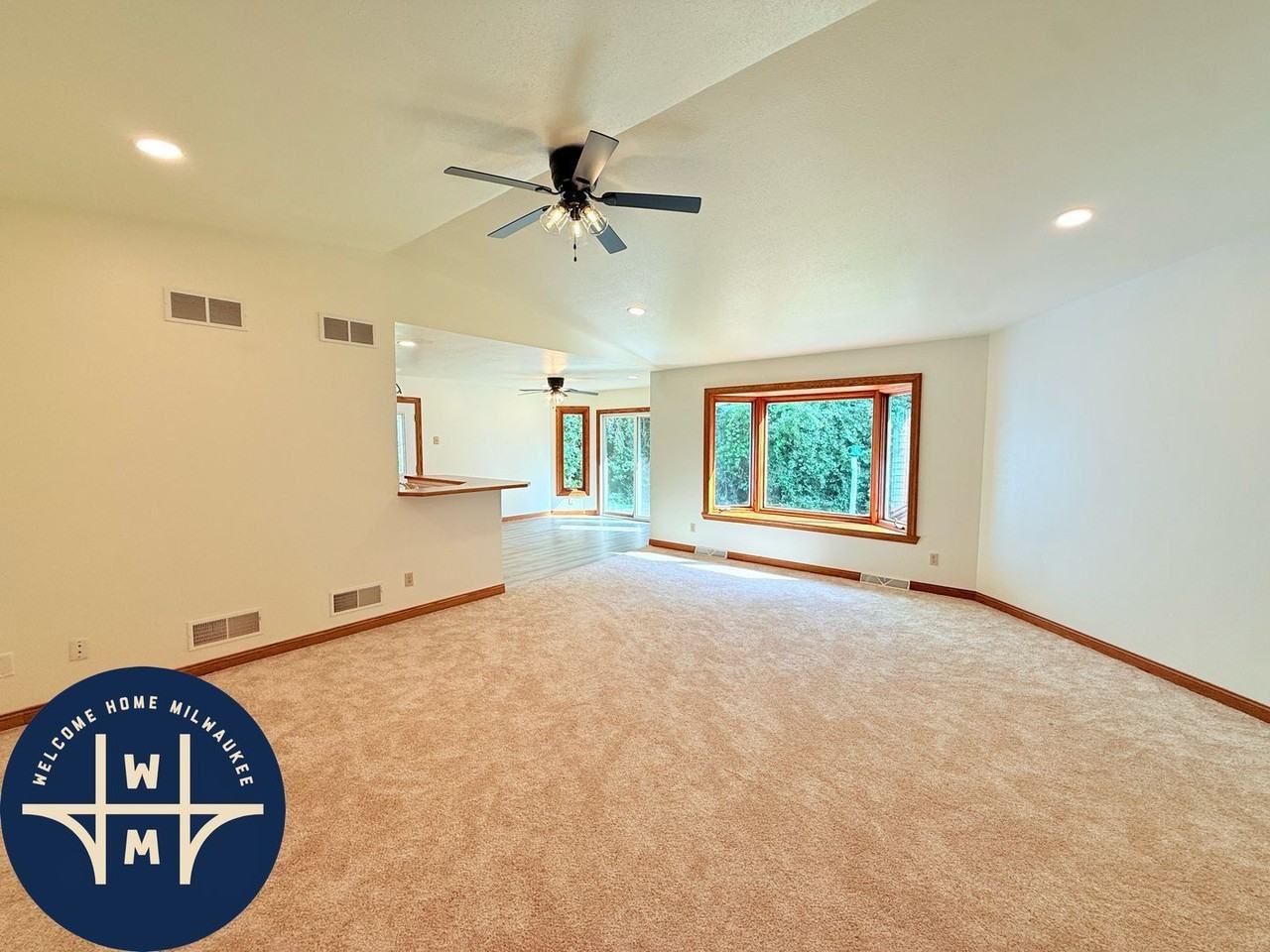 10719 W Calumet Rd - Photo 4 of 20