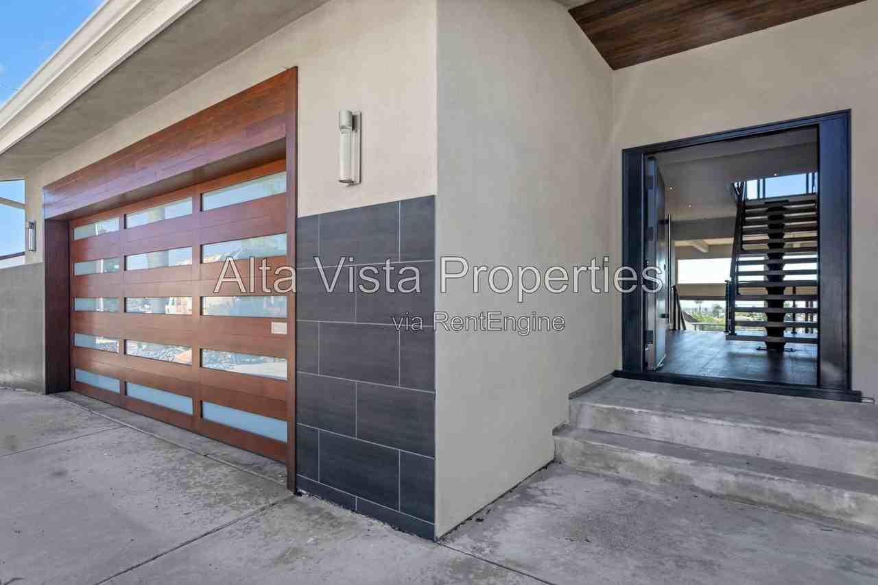 2383 La Marque St - Photo 2 of 50