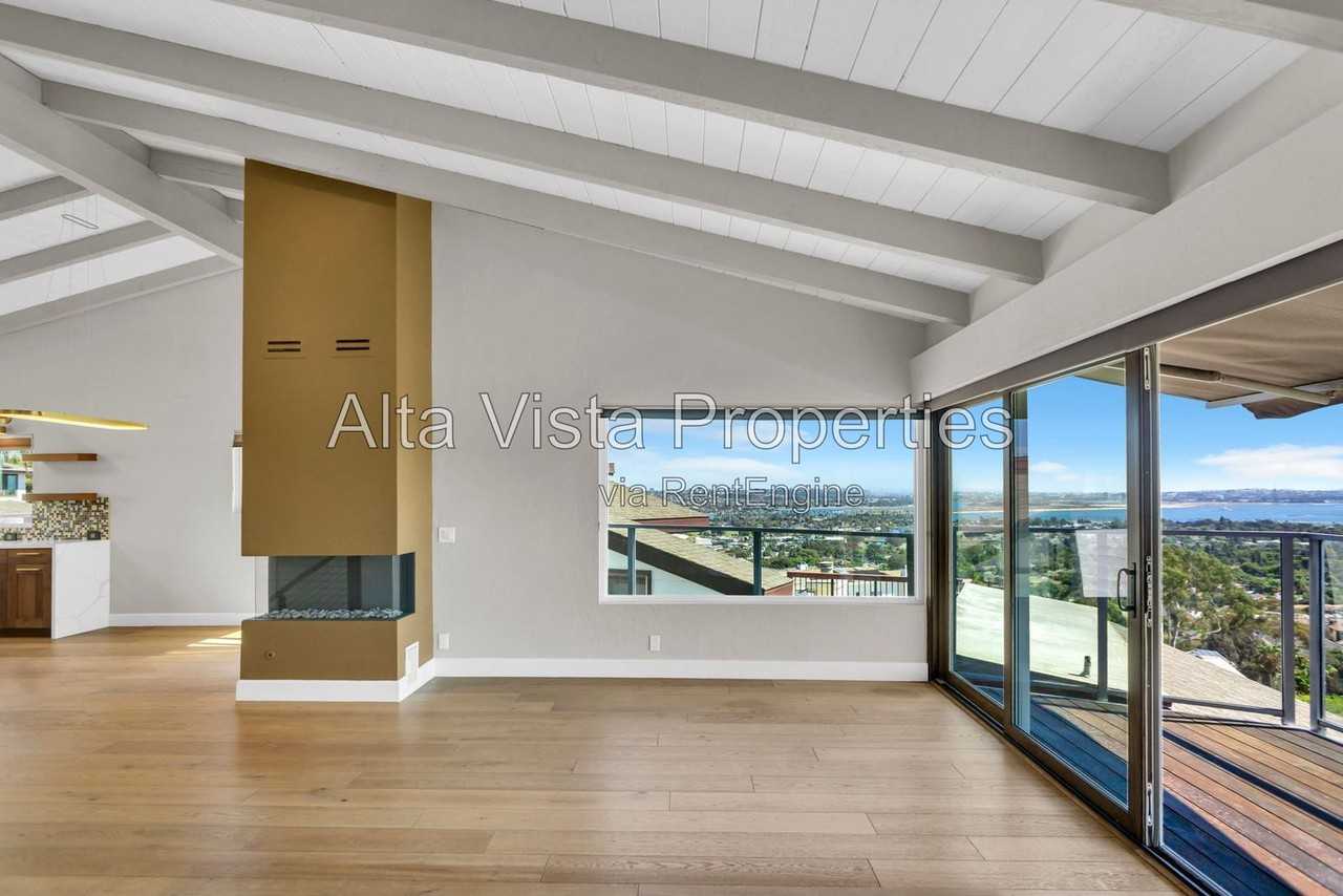 2383 La Marque St - Photo 4 of 50