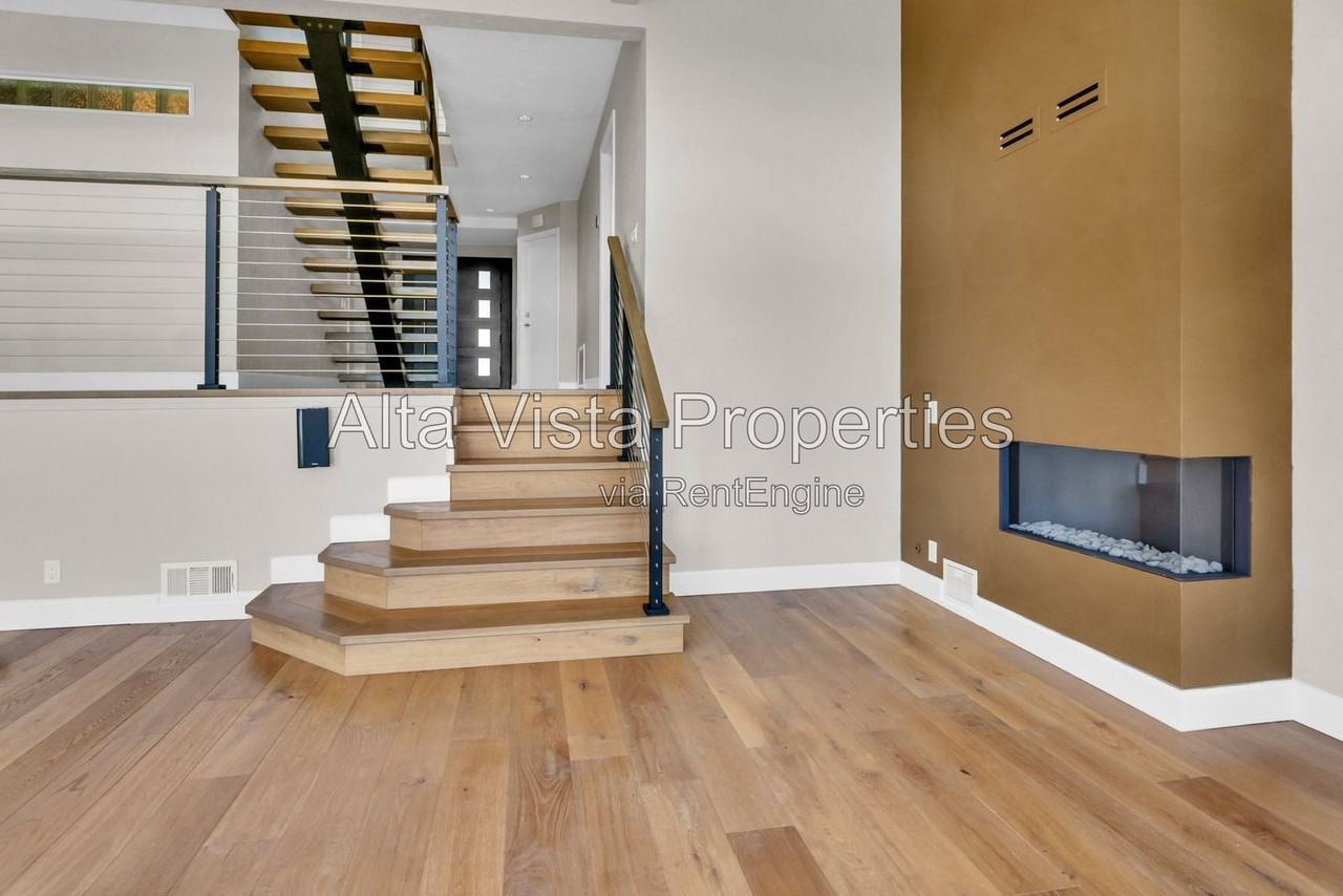 2383 La Marque St - Photo 7 of 50