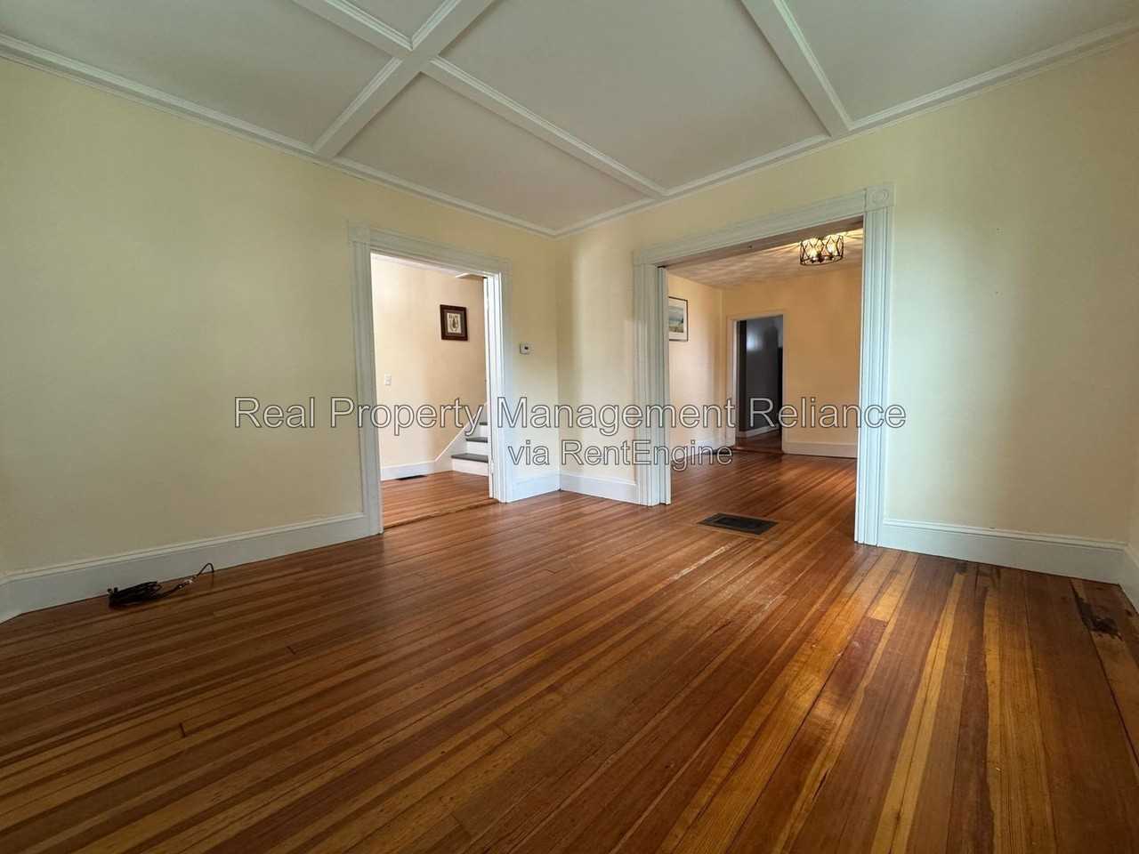 62 1/2 Essex St - Photo 2 of 13