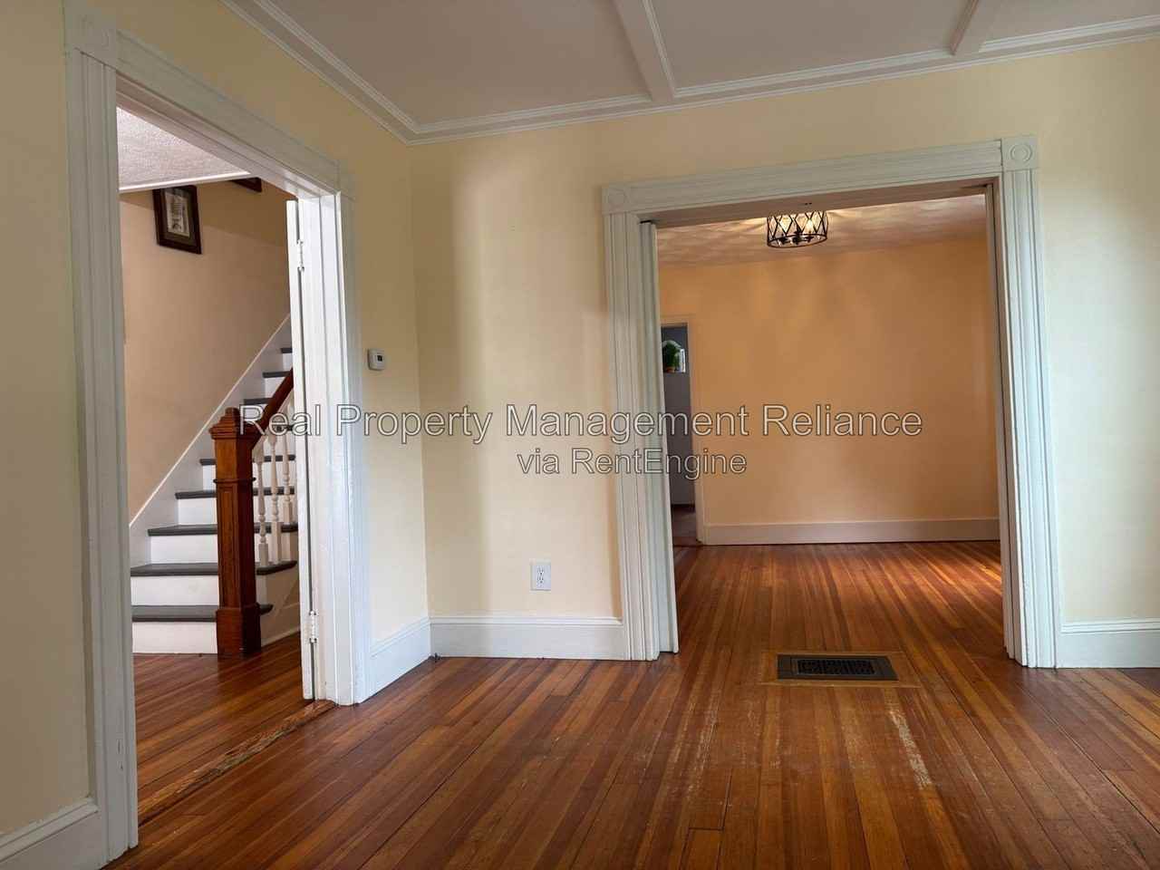 62 1/2 Essex St - Photo 3 of 13