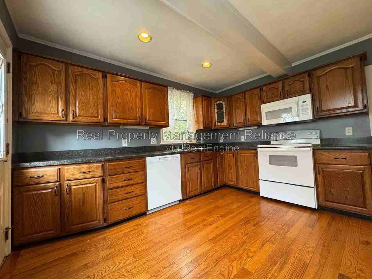62 1/2 Essex St - Photo 5 of 13