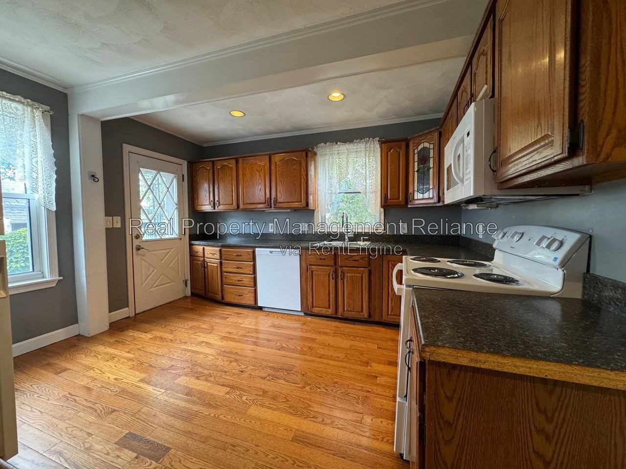 62 1/2 Essex St - Photo 6 of 13