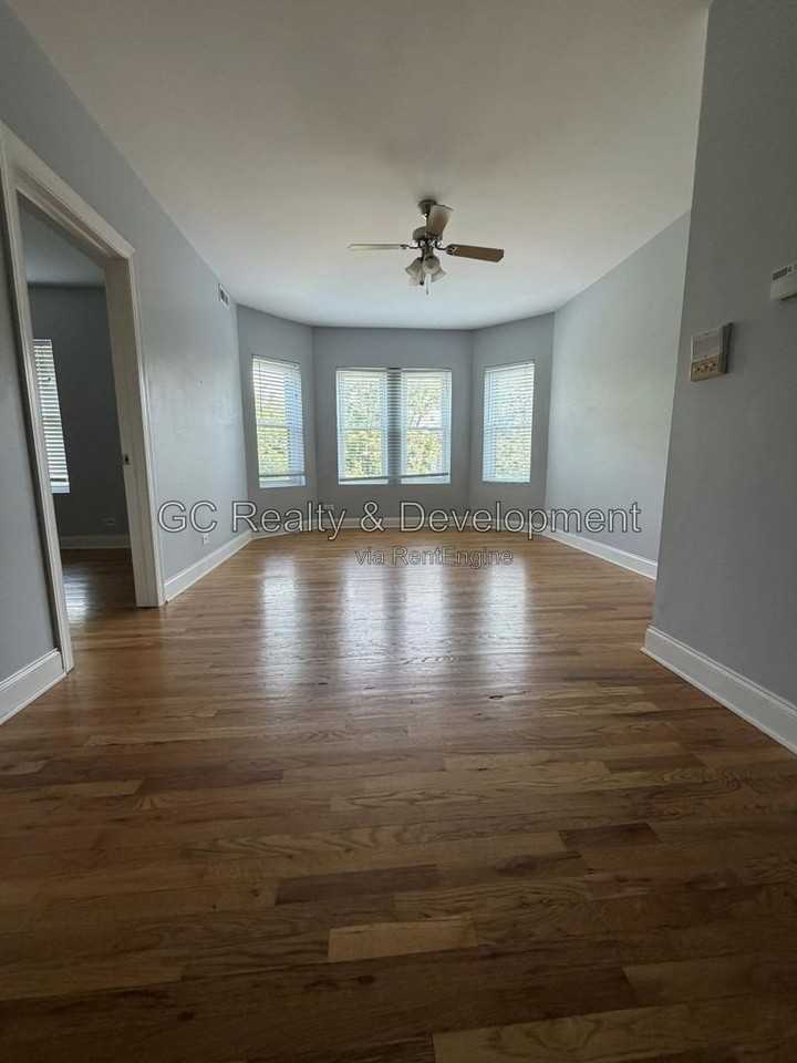 702 Reba Pl #201 - Photo 3 of 11