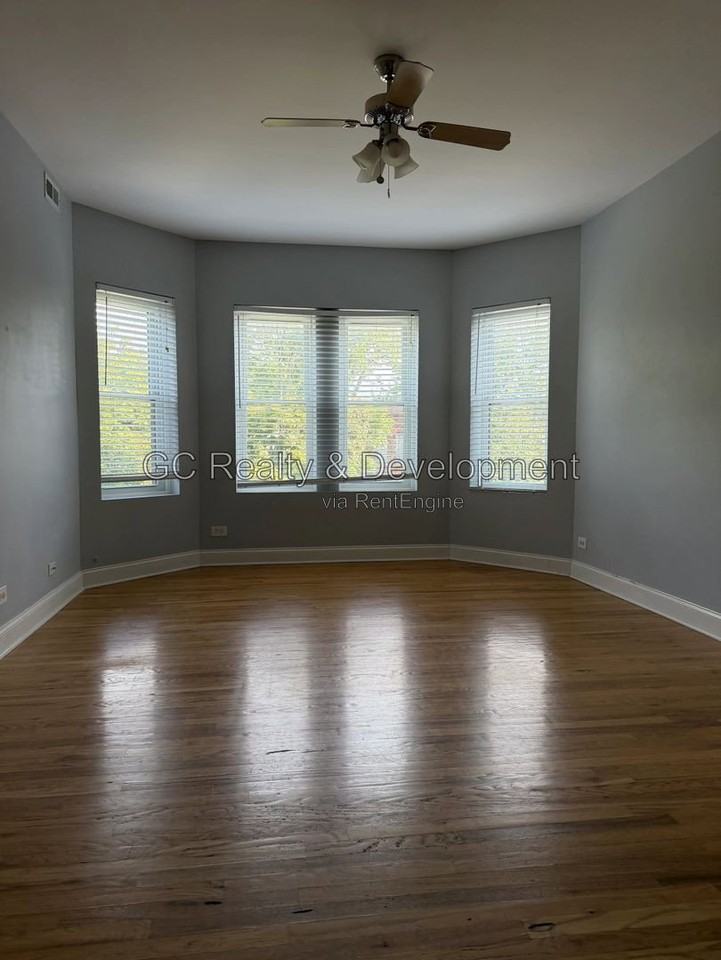 702 Reba Pl #201 - Photo 4 of 11