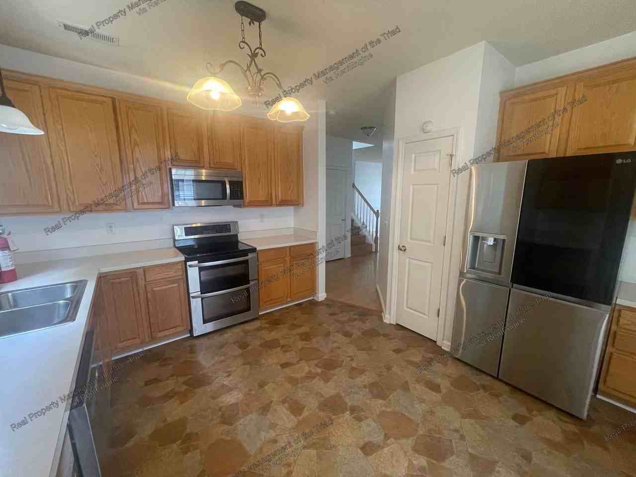 8 Hartsfield Ct - Photo 3 of 21