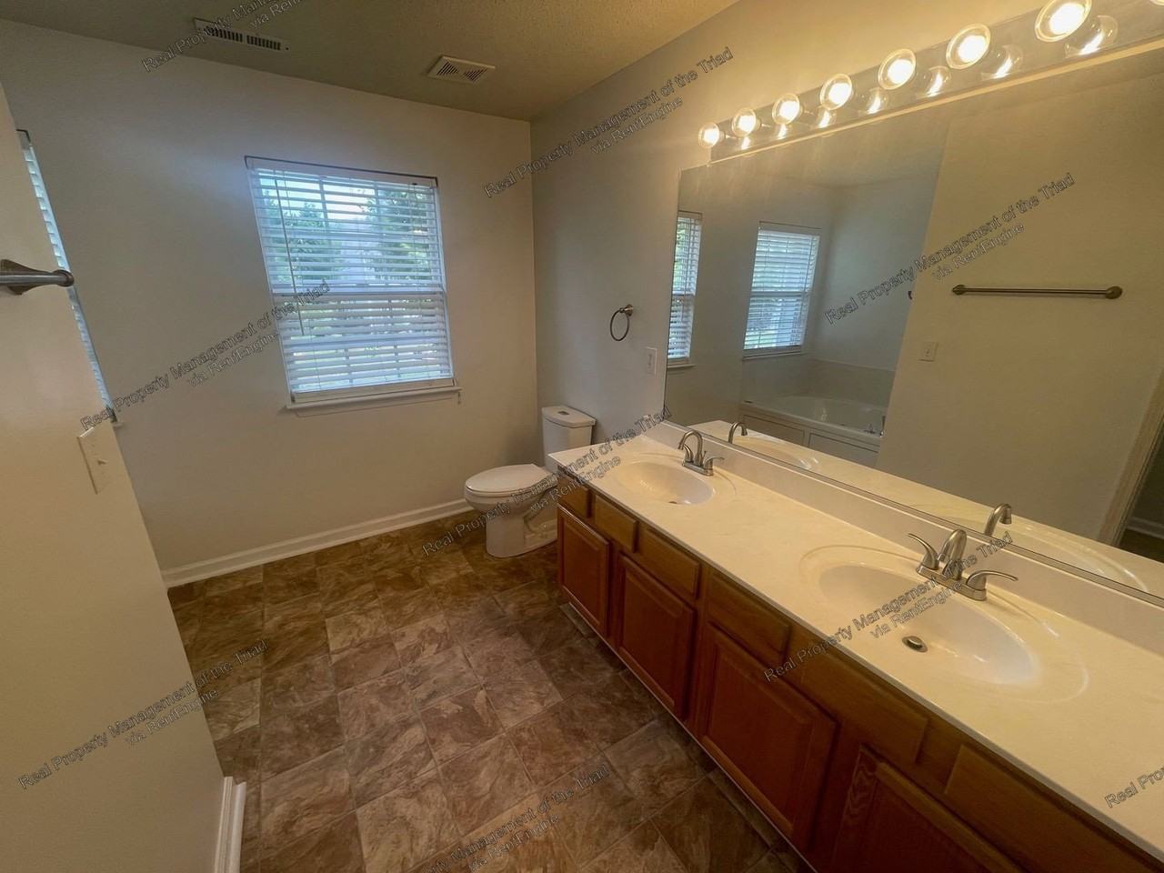 8 Hartsfield Ct - Photo 7 of 21