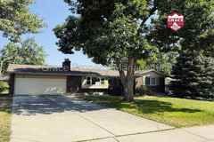 1070 Iris St - Photo 1 of 1