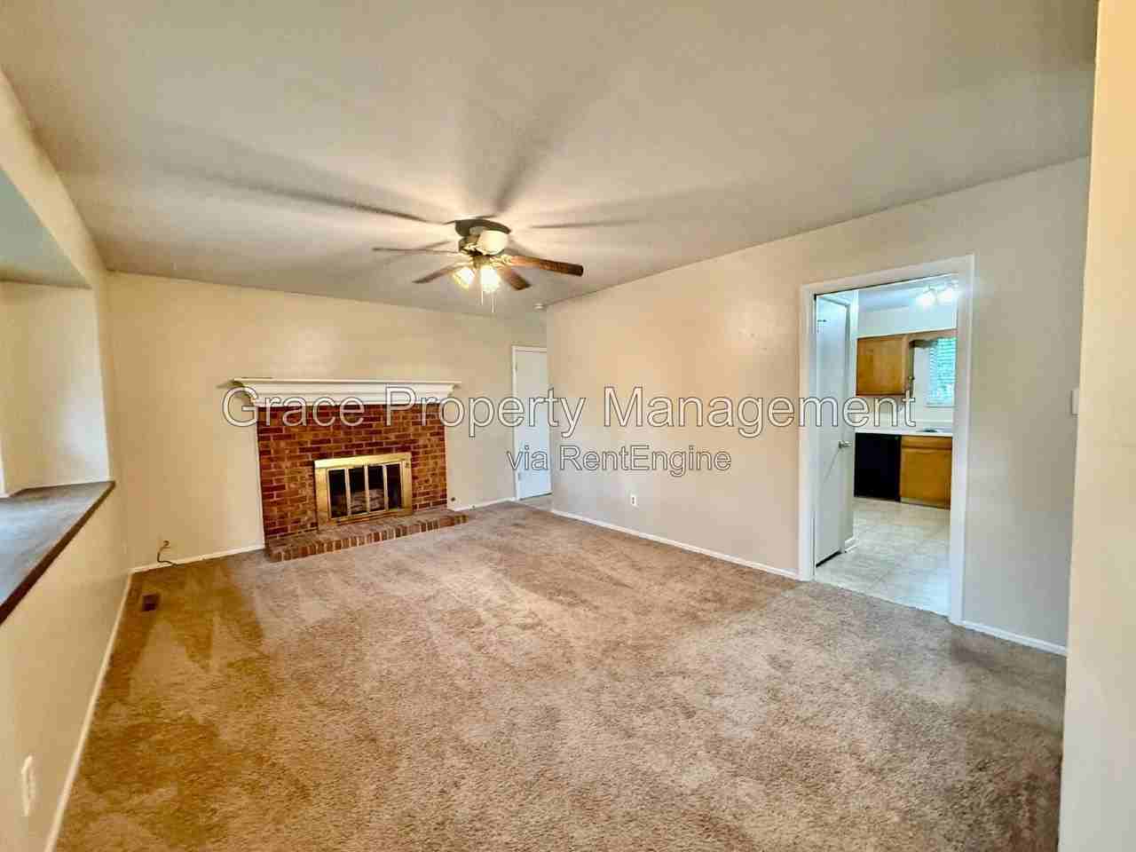 1070 Iris St - Photo 5 of 20