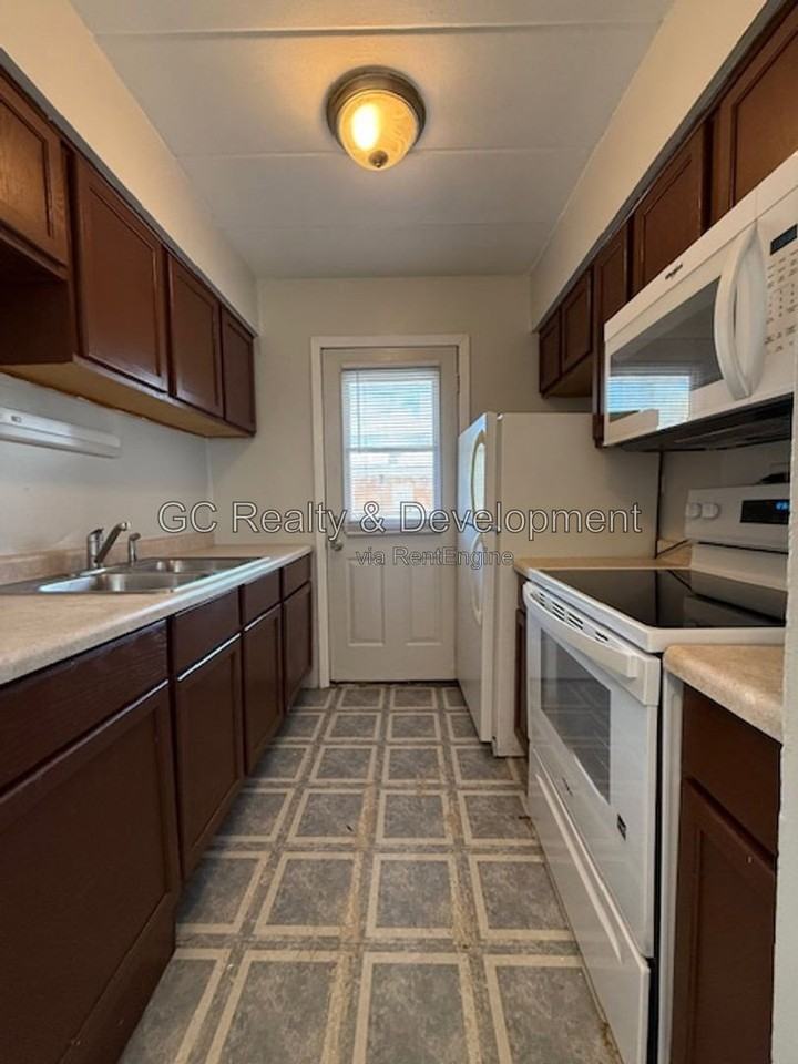 332 Wilson Ave #E - Photo 6 of 12