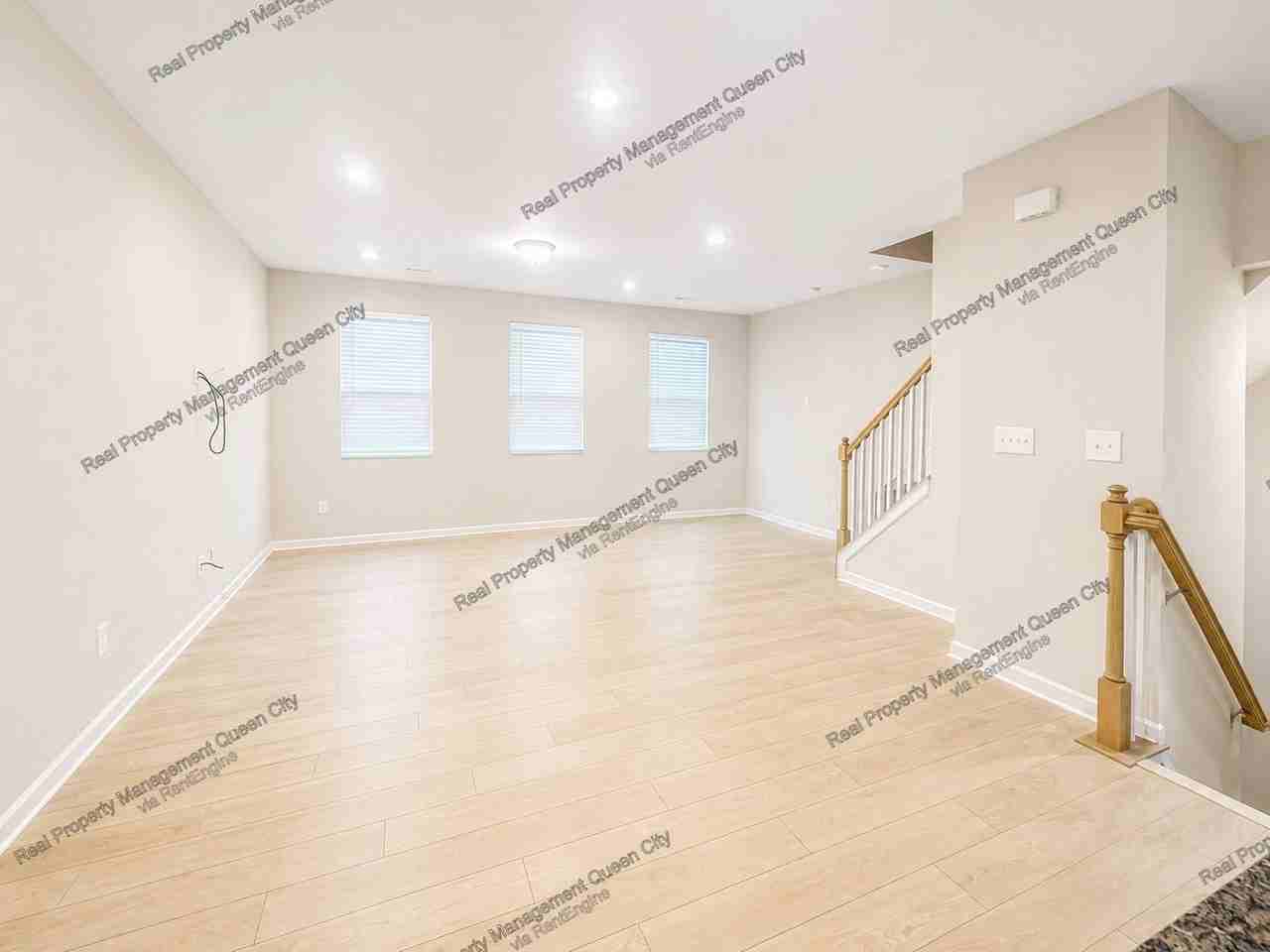 2407 Lazette Dr - Photo 5 of 19