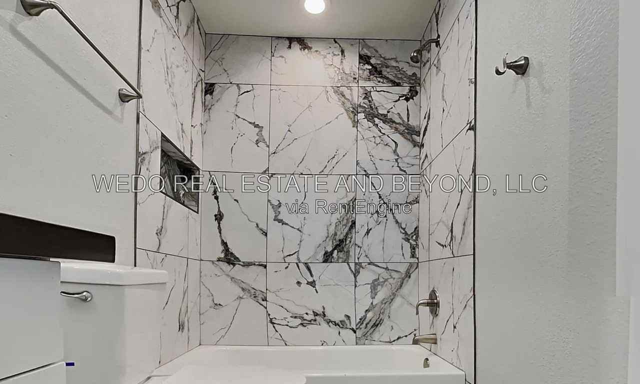 1302 E Vista Ave #2 - Photo 3 of 16
