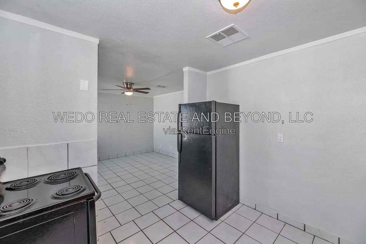 732 W Southgate Ave #2 - Photo 5 of 13