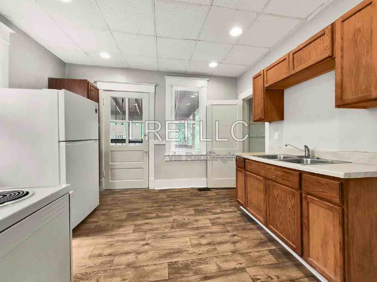 210 N 38th St - Photo 4 of 17
