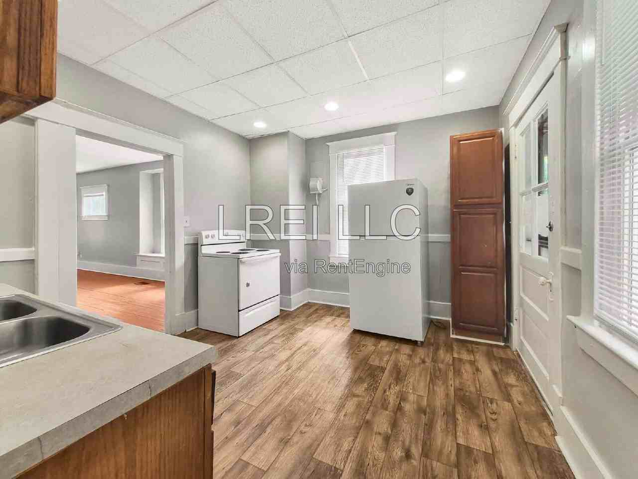 210 N 38th St - Photo 5 of 17