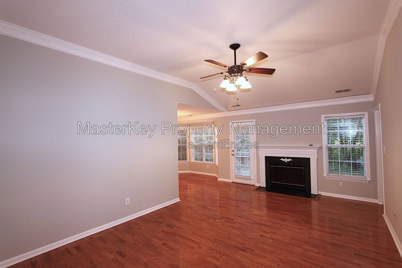 309 Hallwood Ct - Photo 2 of 16