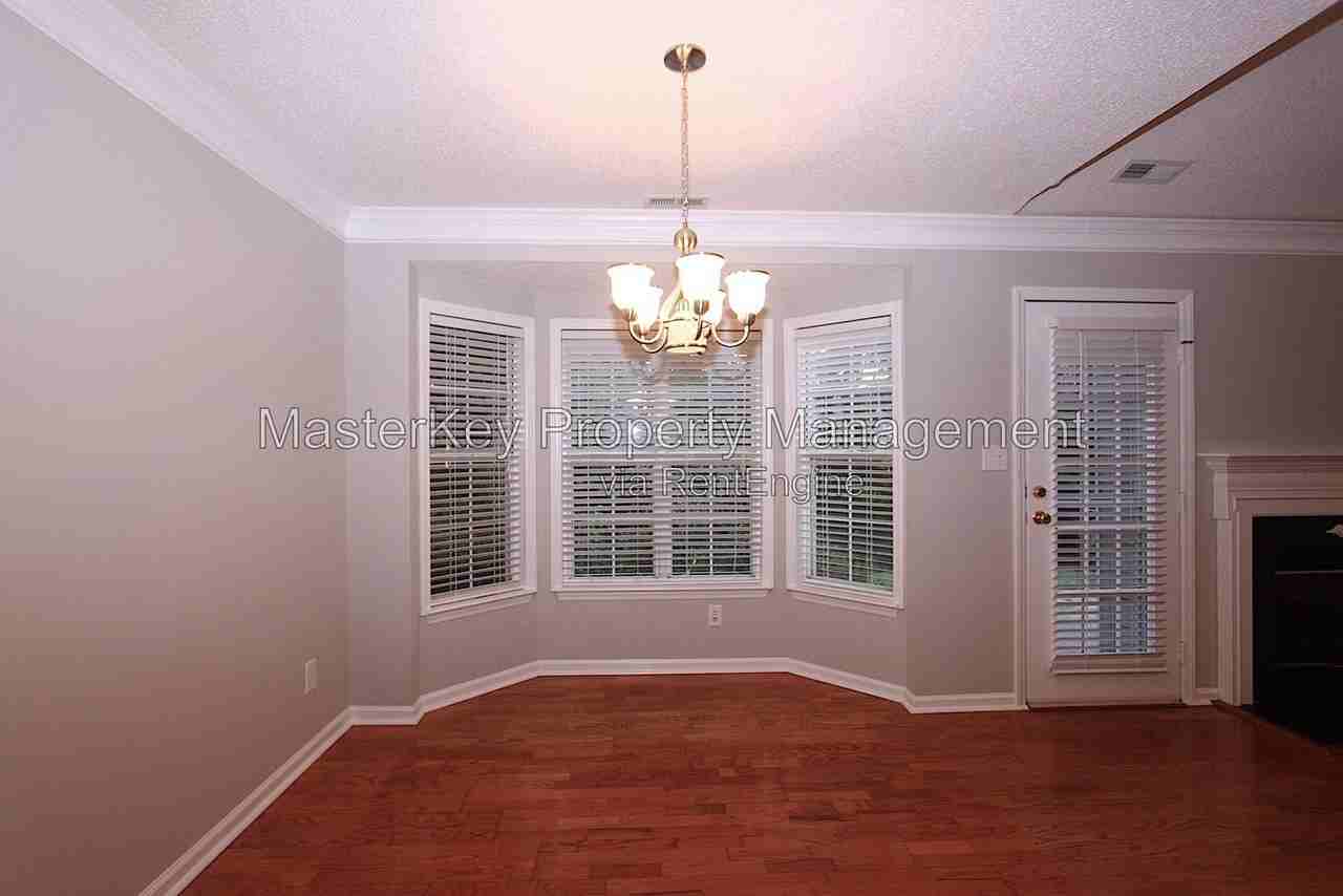 309 Hallwood Ct - Photo 4 of 16