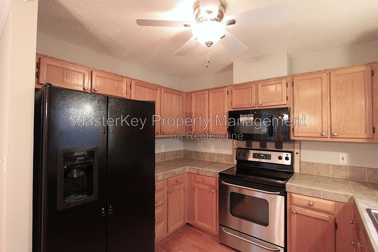 309 Hallwood Ct - Photo 5 of 16