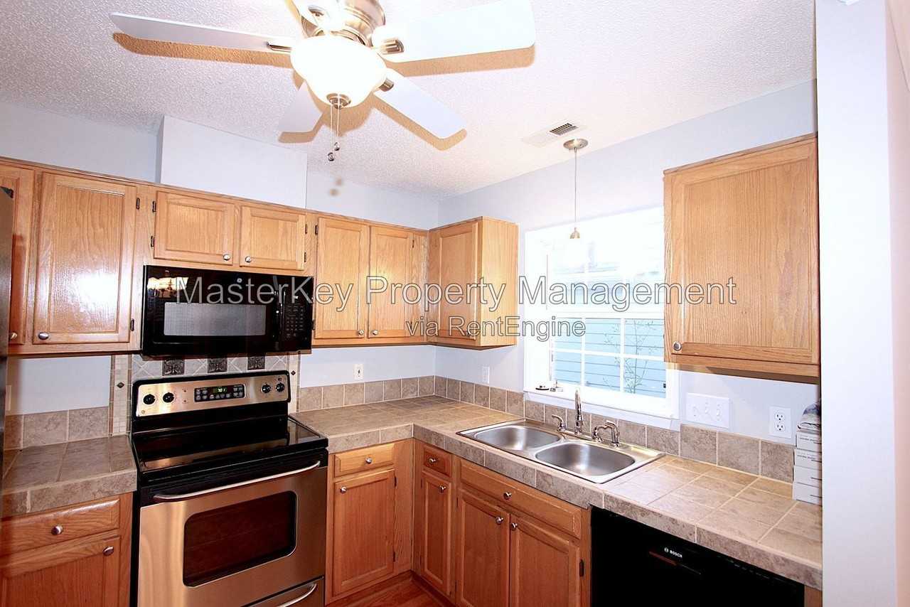 309 Hallwood Ct - Photo 6 of 16