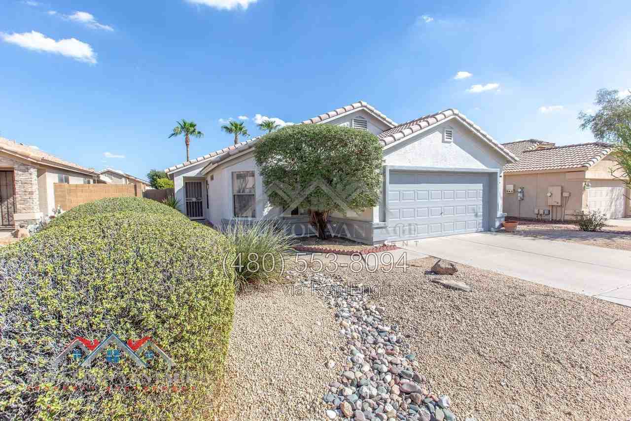 2219 E Ruby Ln - Photo 3 of 43