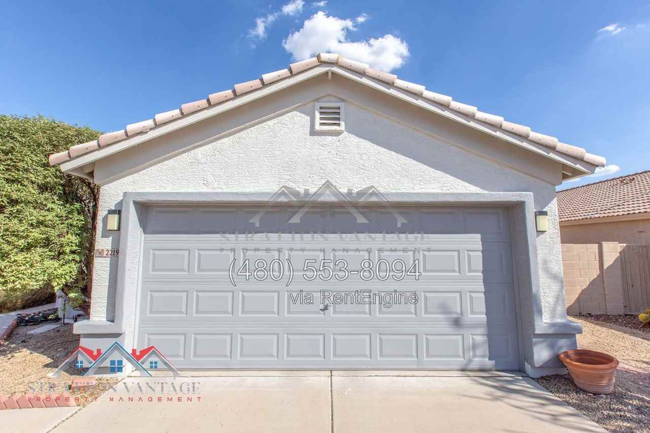 2219 E Ruby Ln - Photo 4 of 43
