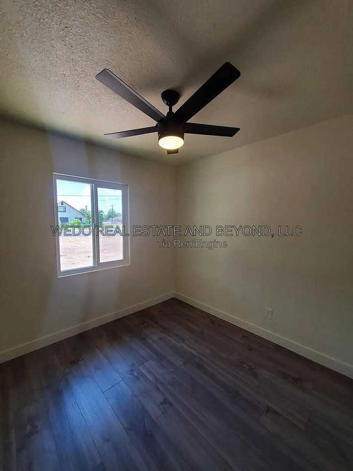 6643 N 60th Ave - Photo 5 of 9